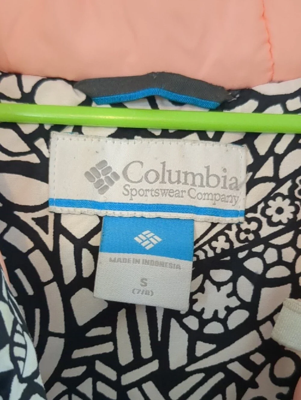 Columbia Girls' Black & White Hooded Winter Jacket. Size S (7/8)